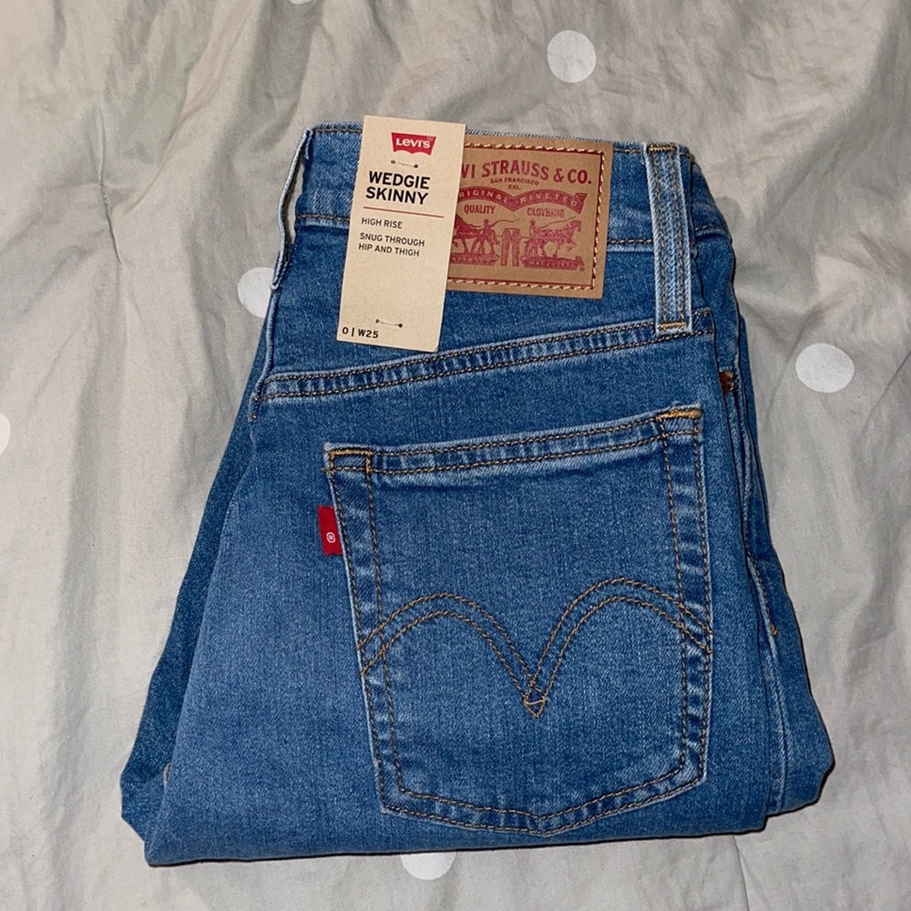 Brand new Levi wedgie skinny style jeans